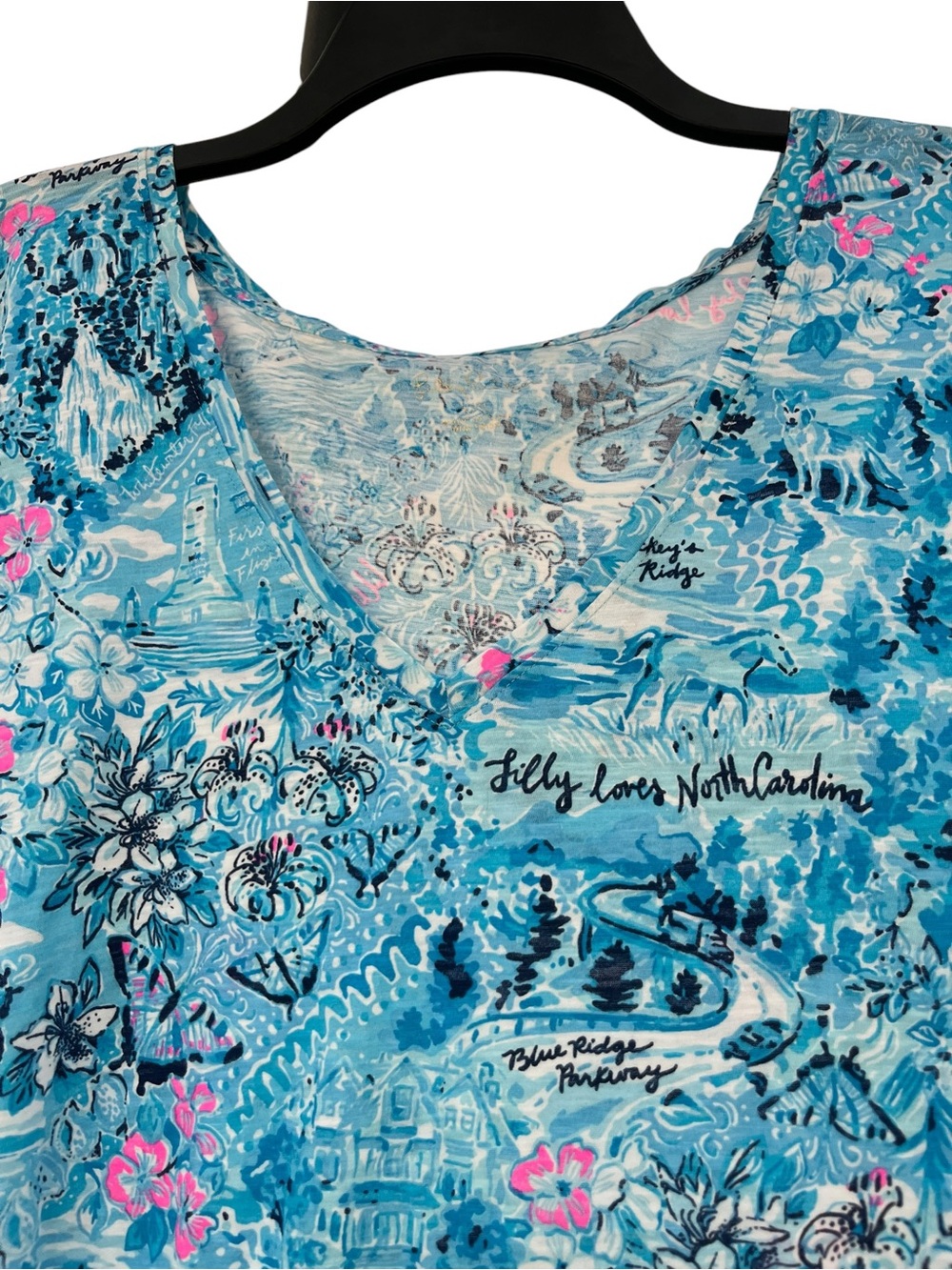 Lilly Pulitzer Etta V-Neck Top Blue Peri Lilly Loves North Carolina Sz XXL - Picture 2 of 10